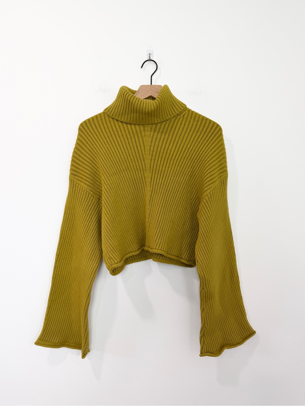 House of Harlow Turtleneck Sweater Flared
Sleeve Ribbed Crop Willow Green Large